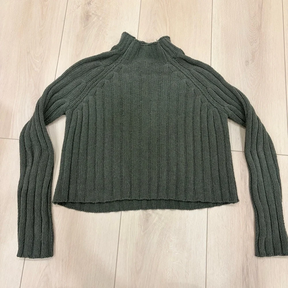 AE Snow Soft Green Mock Neck Sweater, Women's Size Small American Eagle Soft - Picture 2 of 5